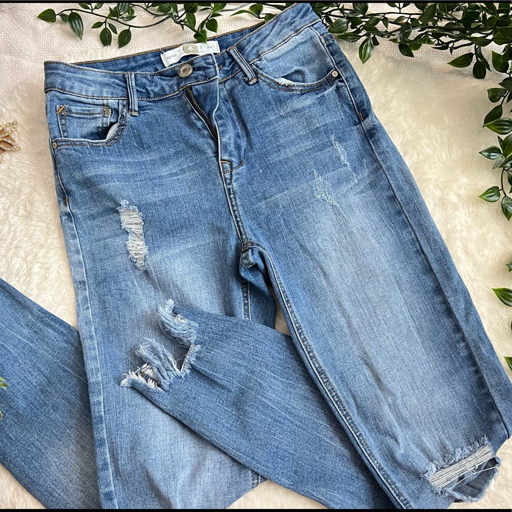 HIGH-RISE SKINNY RIPPED JEANS